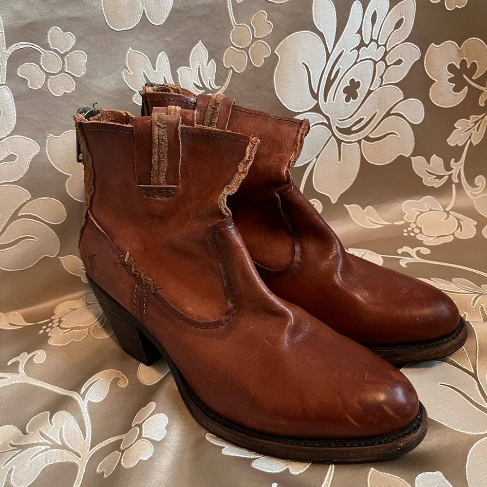 Frye ankle boots with zip up back. Genuine leather.